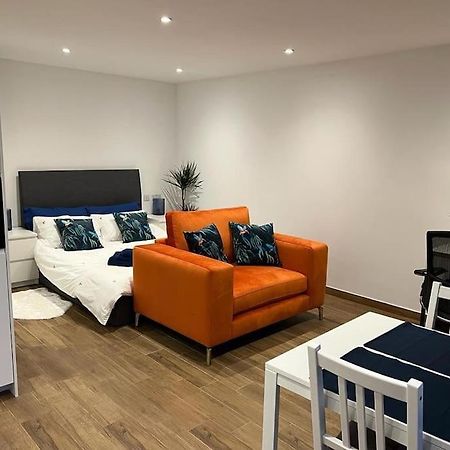 Cosy Detached Annexe With Free Off Street Parking Apartment Milton Keynes Exterior foto