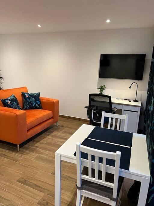 Cosy Detached Annexe With Free Off Street Parking Apartment Milton Keynes Exterior foto